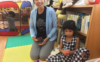 Laotian family took part in the child rearing support center of Nagasaki.